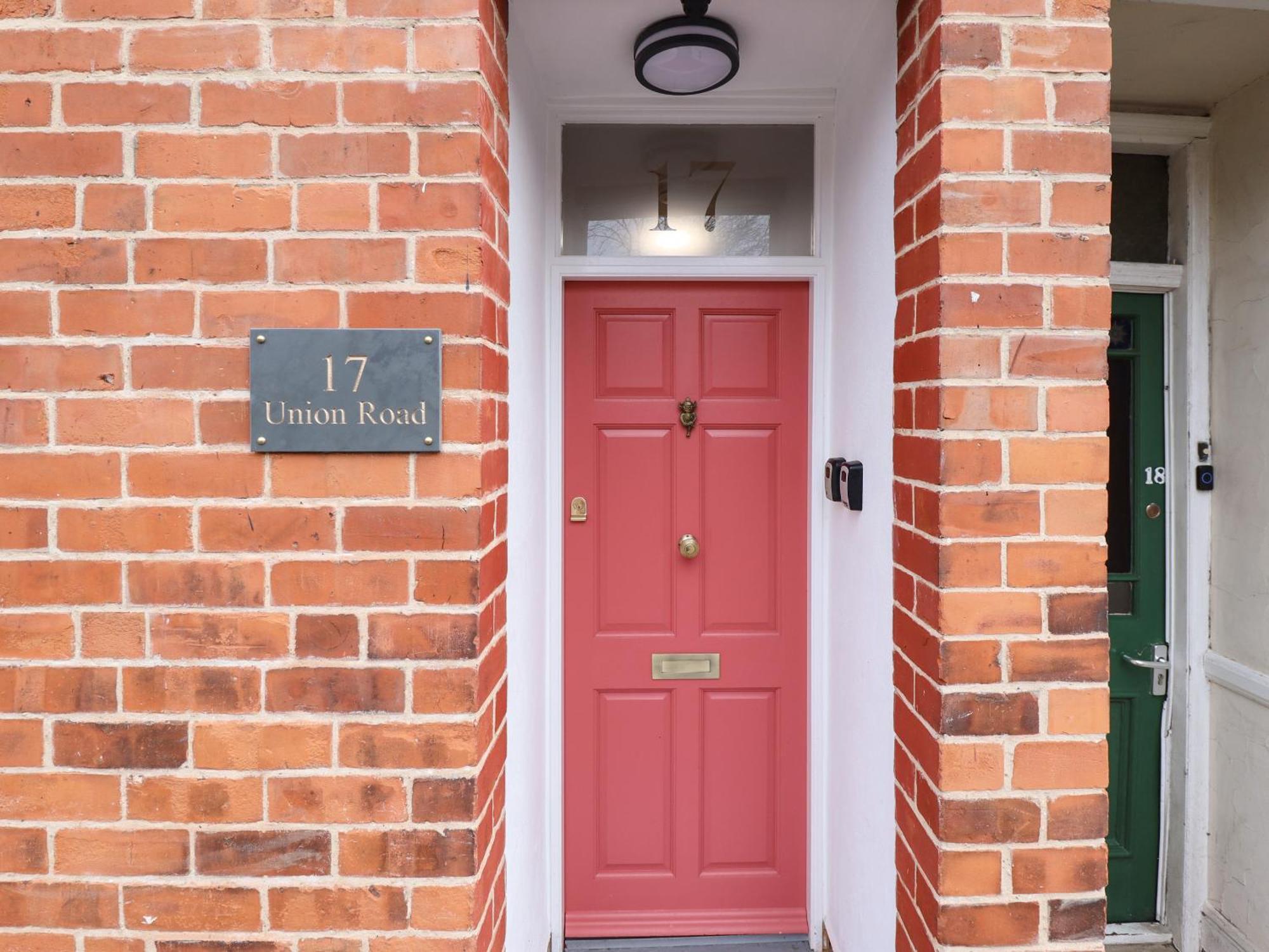 17 Union Road Basement Apartment Lincoln Exterior photo