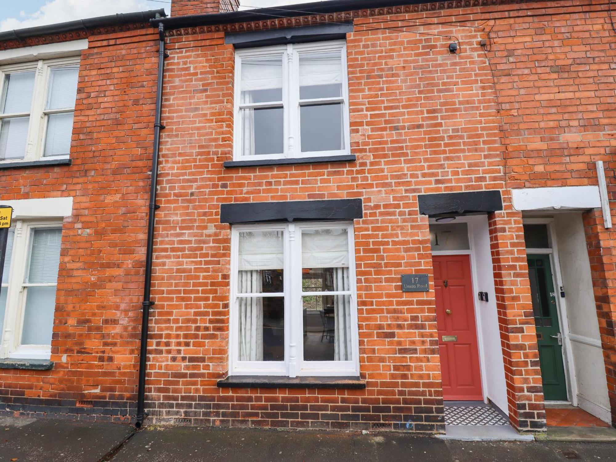 17 Union Road Basement Apartment Lincoln Exterior photo